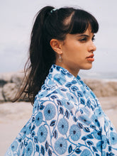 Load image into Gallery viewer, Lungi: Blue Daisy