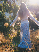 Load image into Gallery viewer, Daisy Knit: Cream