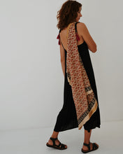 Load image into Gallery viewer, Bagru Lungi: Solea