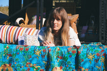 Load image into Gallery viewer, Gudri Throw: Frida