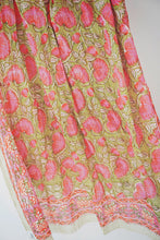 Load image into Gallery viewer, Lungi: Blooming