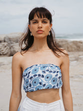 Load image into Gallery viewer, Lungi: Blue Daisy