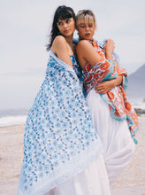 Load image into Gallery viewer, Lungi: Blue Daisy