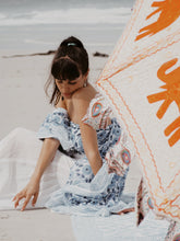 Load image into Gallery viewer, Lungi: Blue Daisy