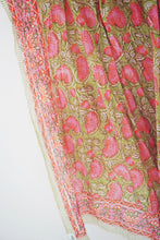 Load image into Gallery viewer, Lungi: Blooming