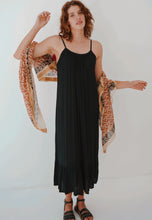 Load image into Gallery viewer, Bagru Lungi: Solea