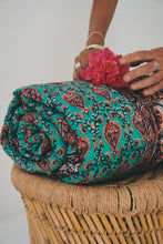Load image into Gallery viewer, Quilt: Rich Tropics

