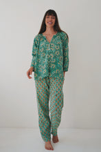 Load image into Gallery viewer, Pyjama Set: Daisy Field
