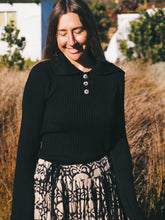 Load image into Gallery viewer, Daisy Knit: Midnight
