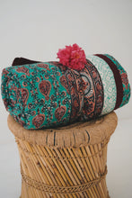 Load image into Gallery viewer, Quilt: Rich Tropics
