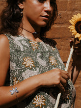 Load image into Gallery viewer, Pearl Necklace
