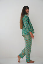 Load image into Gallery viewer, Pyjama Set: Daisy Field
