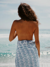 Load image into Gallery viewer, Lungi: Free Fish
