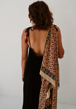 Load image into Gallery viewer, Bagru Lungi: Solea
