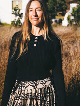 Load image into Gallery viewer, Daisy Knit: Midnight
