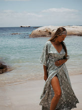 Load image into Gallery viewer, Wrapped in Summer Mint
